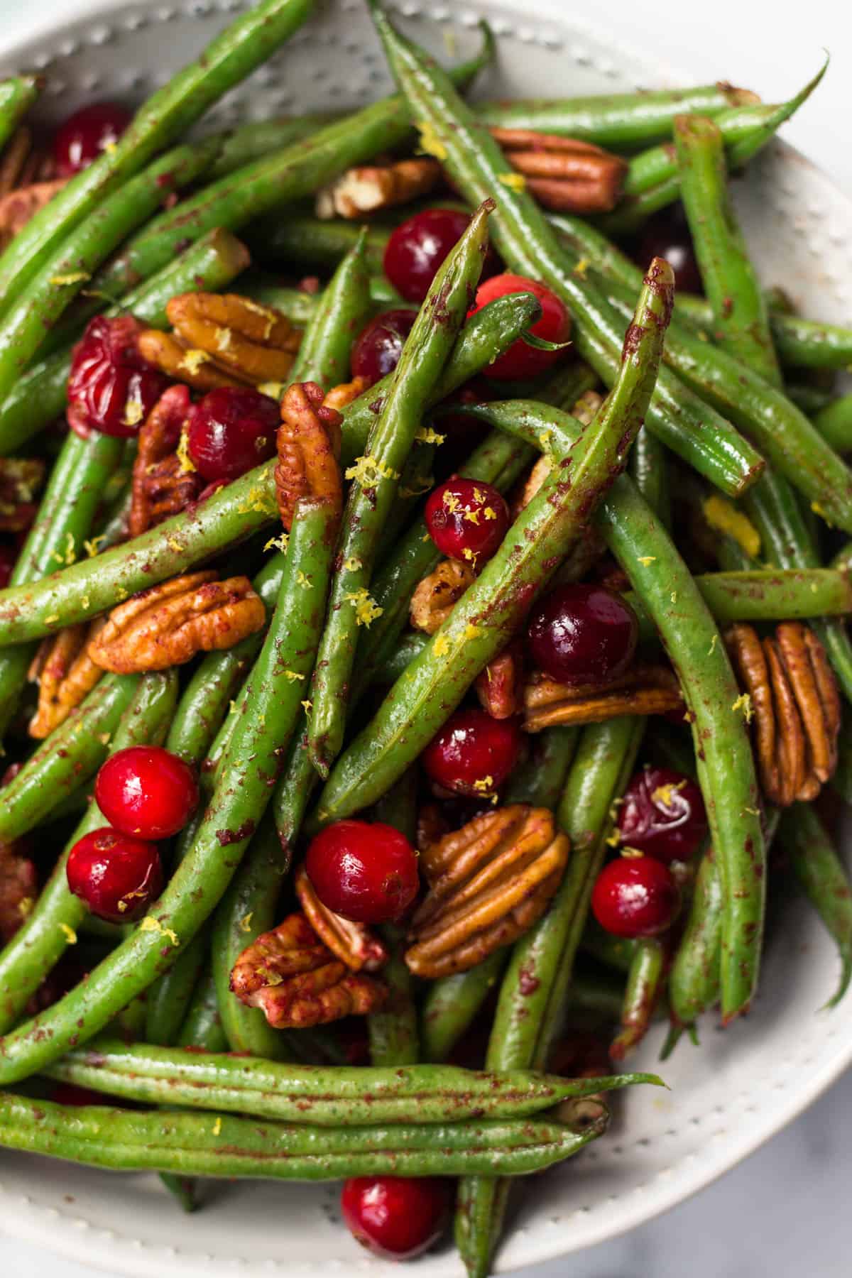 These super easy Paleo Holiday Green Beans come together in less than 10 minutes and make the perfect side to your main course - paleo, vegan, and Whole30 approved too! - Eat the Gains