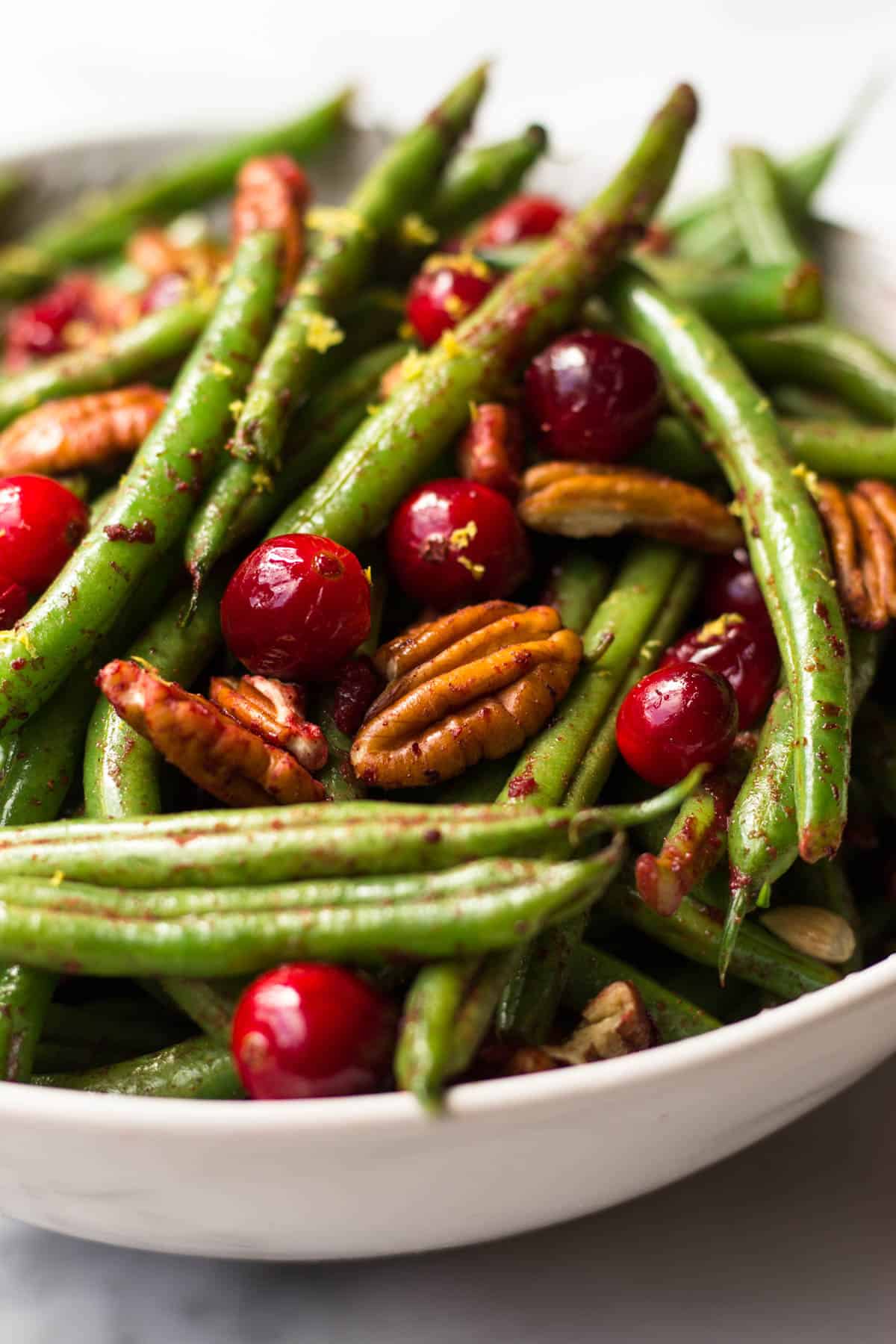 These super easy Paleo Holiday Green Beans come together in less than 10 minutes and make the perfect side to your main course - paleo, vegan, and Whole30 approved too! - Eat the Gains